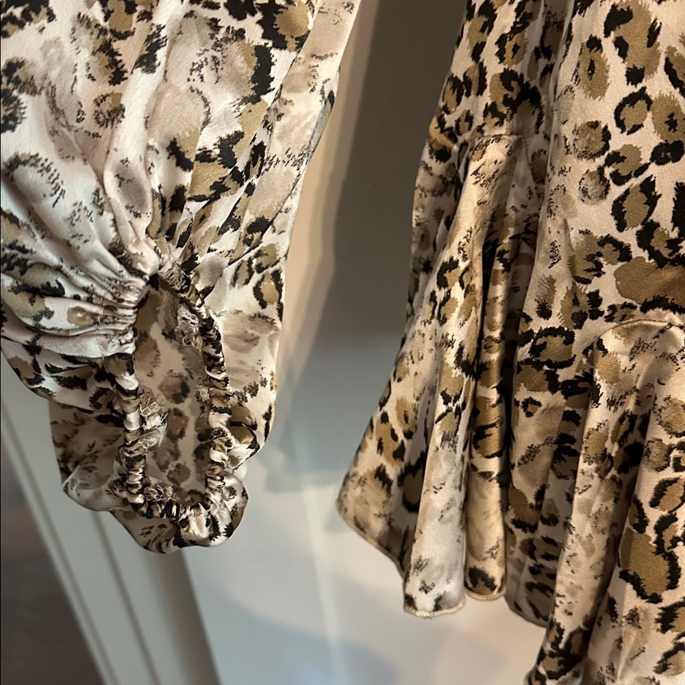 Main Strip Animal Print Long Sleeve mini M ruffled elastic cuffs rayon romper - Picture 9 of 15